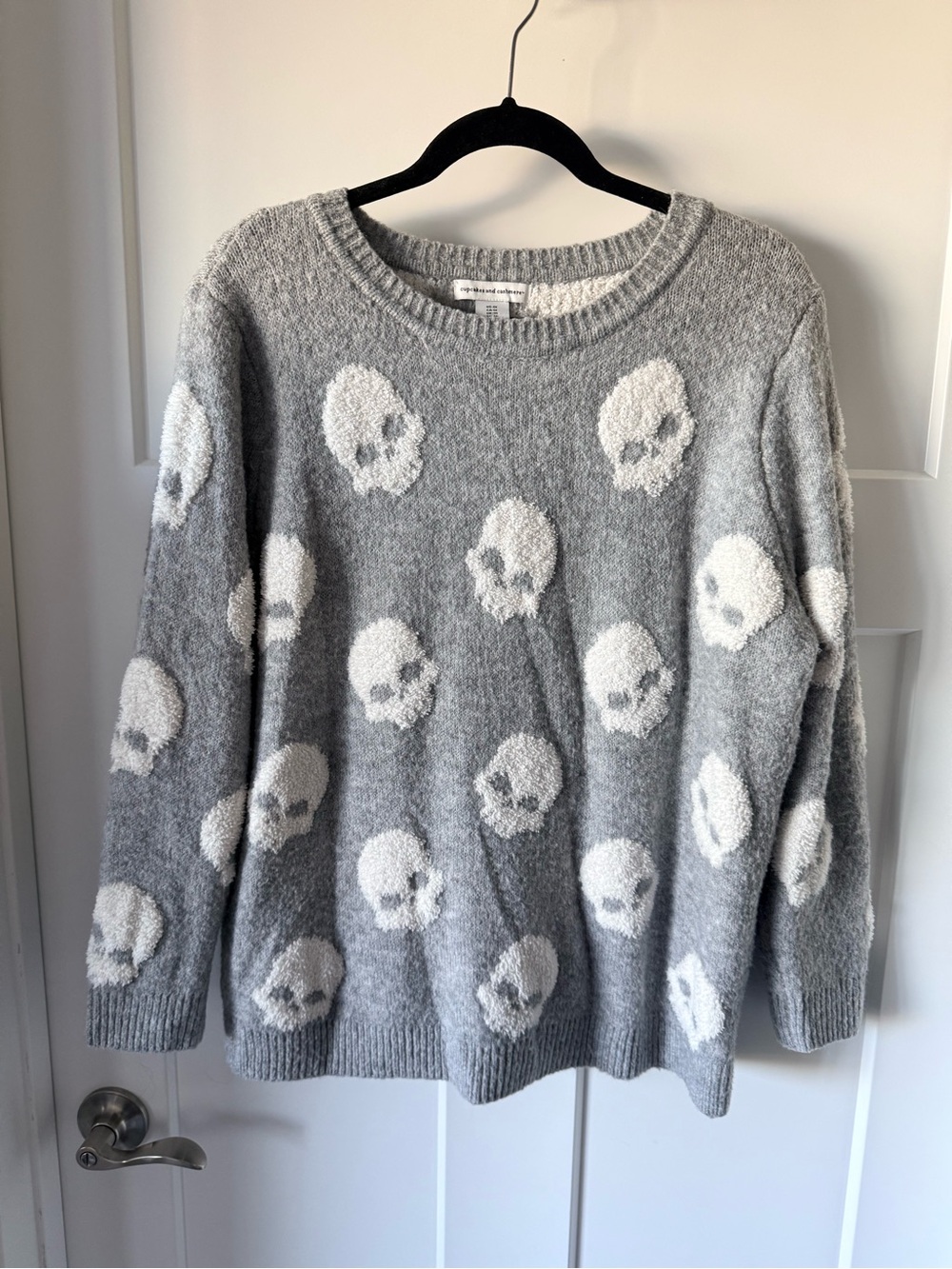Cupcakes and Cashmere Cozy Gray Skull Pattern Women's Sweater Size 1X